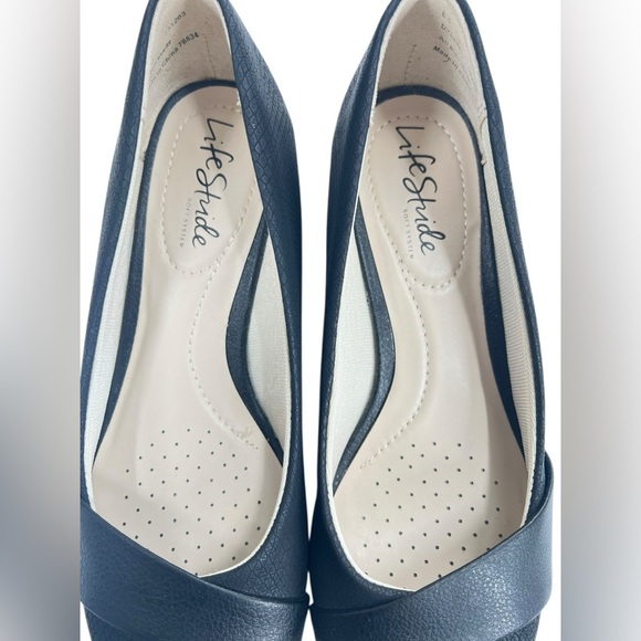 Life Stride Black Flats with Crossover Detail Size 6.5 Like New No Box - Picture 6 of 8